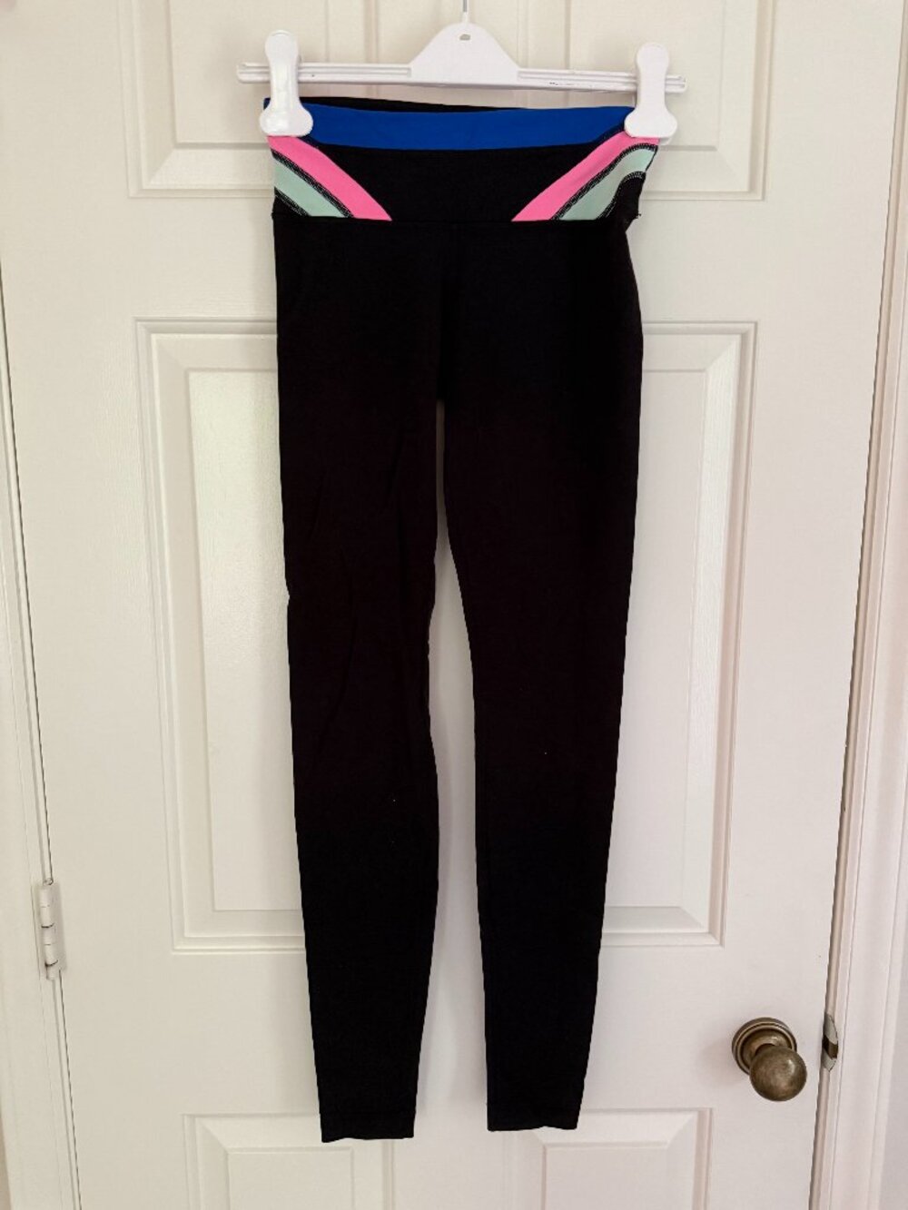 Lululemon black leggings with color band size 4